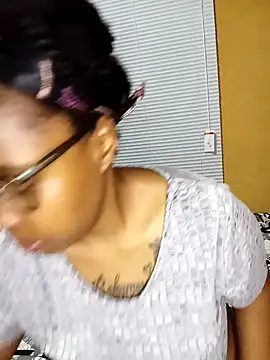 Snapshot of PreggyBunny chatting on 10-17-25, 10:12 PreggyBunny online show from 10-17-25, 10:12