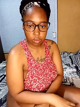 Snapshot of PreggyBunny chatting on 10-18-25, 10:43 PreggyBunny online show from 10-18-25, 10:43