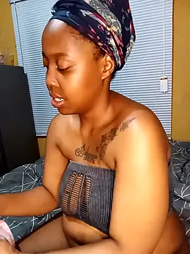 Snapshot of PreggyBunny chatting on 10-24-25, 10:39 PreggyBunny online show from 10-24-25, 10:39