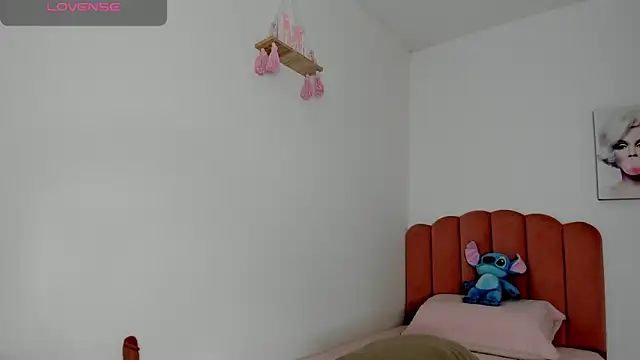 Snapshot of julieth_sanzz chatting on 05-29-26, 02:04 julieth sanzz online show from 05-29-26, 02:04