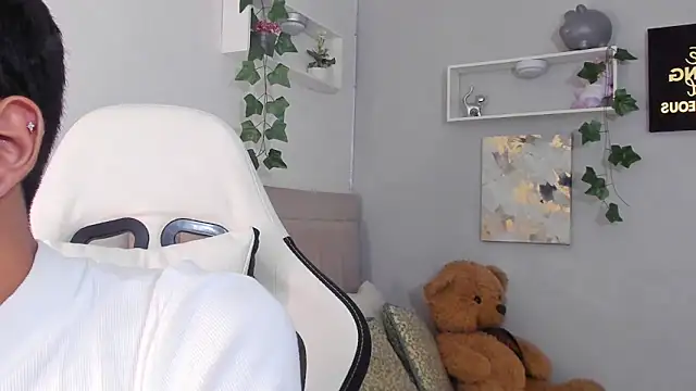 Thomas wil online show from 11-18-25, 06:40