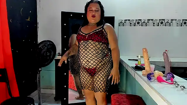 Snapshot of Kat_Valen chatting on 10-28-25, 10:01 Kat Valen online show from 10-28-25, 10:01