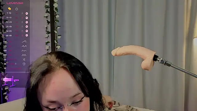 Snapshot of Juicy_Vikki chatting on 10-25-25, 12:34 Juicy Vikki online show from 10-25-25, 12:34