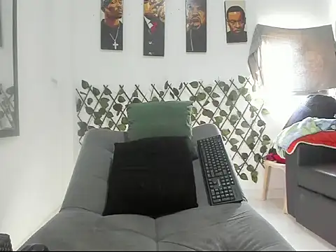 Snapshot of Latins_Boss chatting on 06-11-26, 09:35 Latins Boss online show from 06-11-26, 09:35