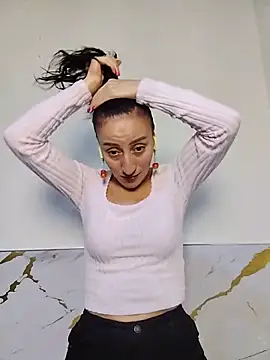 Snapshot of Oriana111 chatting on 05-17-26, 01:36 Oriana111 online show from 05-17-26, 01:36