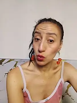 Snapshot of Oriana111 chatting on 06-20-26, 03:42 Oriana111 online show from 06-20-26, 03:42