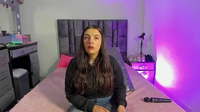 Esmeraldaa- online show from 01-18-26, 09:57