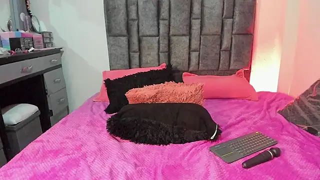 Esmeraldaa- online show from 04-18-26, 09:26