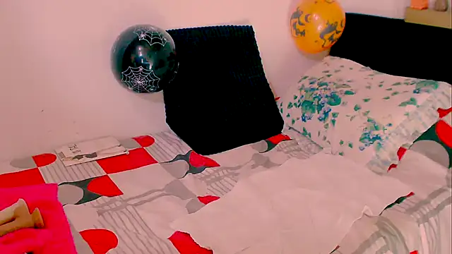 Snapshot of Kendraline1 chatting on 10-30-25, 09:15 Kendraline1 online show from 10-30-25, 09:15