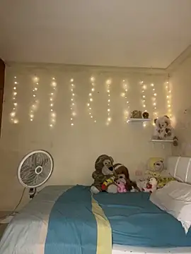 Snapshot of effie_castroo chatting on 11-06-25, 01:17 effie castroo online show from 11-06-25, 01:17