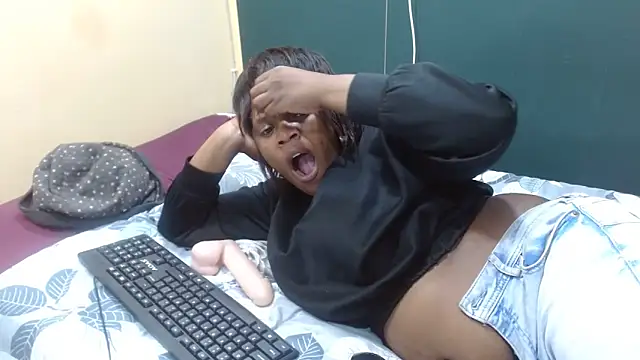 sexythae32 online show from 02-18-26, 07:54