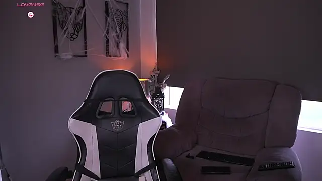 tyler muscle1 online show from 10-25-25, 01:40