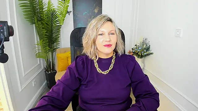 NinaStarle online show from 11-28-25, 04:37