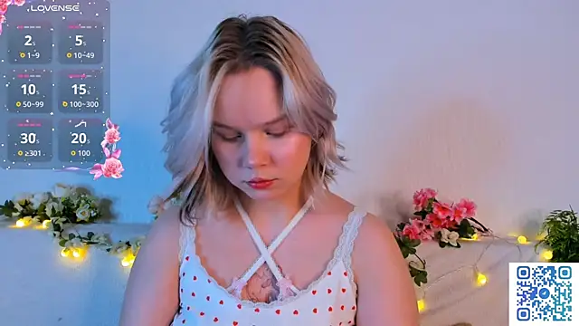 Snapshot of girlllsooft chatting on 11-11-25, 01:27 girlllsooft online show from 11-11-25, 01:27