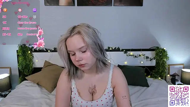 Snapshot of girlllsooft chatting on 12-17-25, 02:23 girlllsooft online show from 12-17-25, 02:23