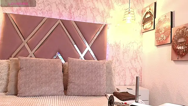 Aliice1  online show from 09-12-25, 07:47