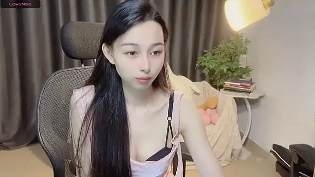 Yin-LL online show from 10-10-25, 03:33