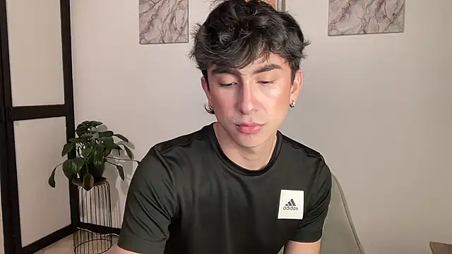 sweettaaron01 online show from 05-05-26, 01:02