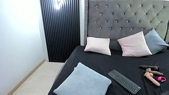 Scarbadgirl  online show from 11-02-25, 03:47