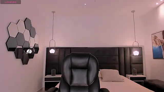 SarahYates online show from 04-26-26, 05:32