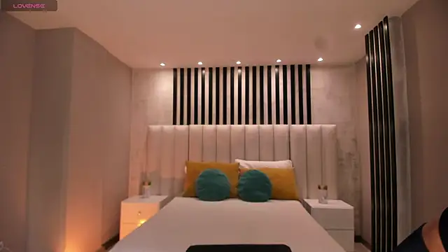 Snapshot of IsabellaMoreau chatting on 10-16-25, 07:59 IsabellaMoreau online show from 10-16-25, 07:59