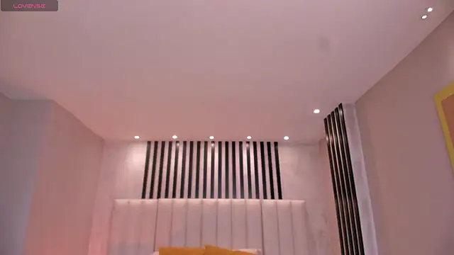 Snapshot of IsabellaMoreau chatting on 10-18-25, 09:04 IsabellaMoreau online show from 10-18-25, 09:04