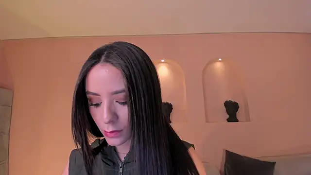 Snapshot of IsabellaMoreau chatting on 10-25-25, 08:03 IsabellaMoreau online show from 10-25-25, 08:03