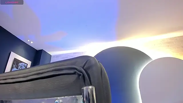 Snapshot of IsabellaMoreau chatting on 10-27-25, 08:13 IsabellaMoreau online show from 10-27-25, 08:13