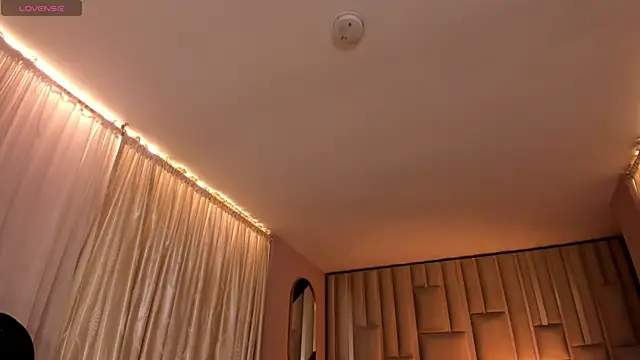 Snapshot of IsabellaMoreau chatting on 11-05-25, 07:36 IsabellaMoreau online show from 11-05-25, 07:36