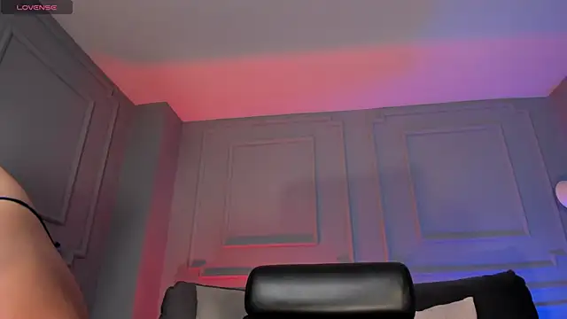 Snapshot of IsabellaMoreau chatting on 11-15-25, 07:10 IsabellaMoreau online show from 11-15-25, 07:10