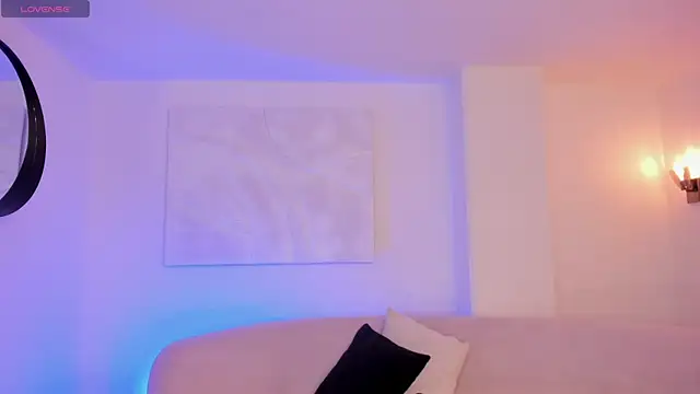 Snapshot of IsabellaMoreau chatting on 11-25-25, 08:09 IsabellaMoreau online show from 11-25-25, 08:09