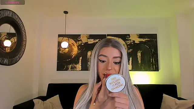 IsabellaMoreau online show from 12-17-25, 08:37