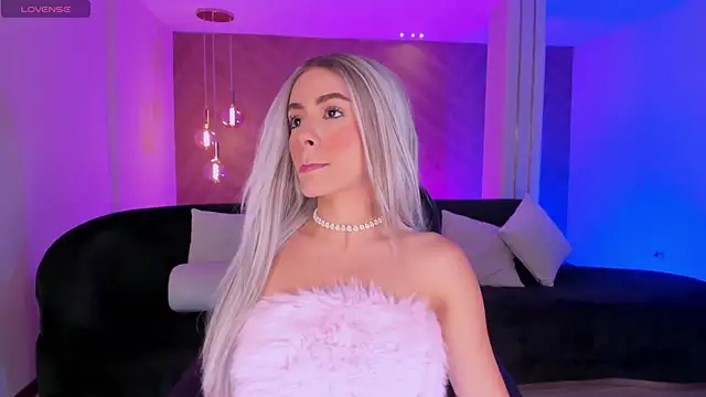 IsabellaMoreau online show from 04-15-26, 08:09