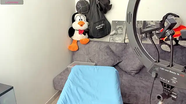 Snapshot of natt_op chatting on 10-21-25, 09:15 natt op online show from 10-21-25, 09:15