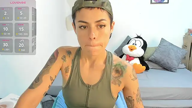 Snapshot of natt_op chatting on 10-24-25, 11:45 natt op online show from 10-24-25, 11:45