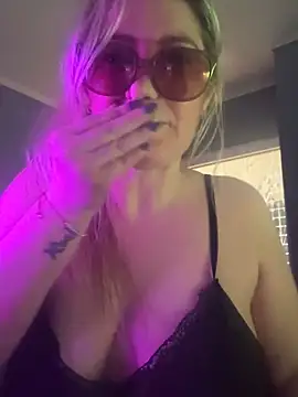 Snapshot of Granlady7 chatting on 12-15-25, 04:33 Granlady7 online show from 12-15-25, 04:33