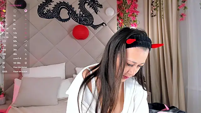 Snapshot of Nelly_Kimm chatting on 11-21-25, 01:48 Nelly Kimm online show from 11-21-25, 01:48