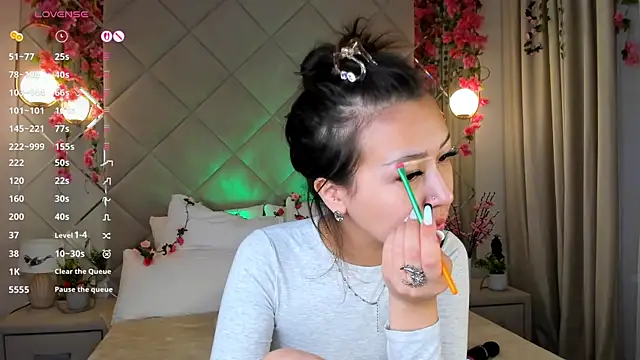 Snapshot of Nelly_Kimm chatting on 11-26-25, 01:39 Nelly Kimm online show from 11-26-25, 01:39