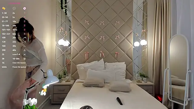 Nelly Kimm online show from 04-22-26, 01:19