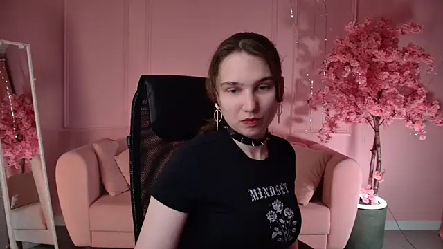 Snapshot of TessaMill chatting on 05-22-26, 05:14 TessaMill online show from 05-22-26, 05:14