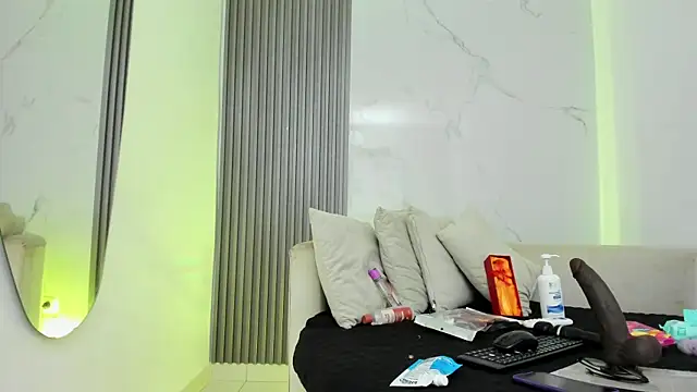 Snapshot of kiaratentation chatting on 09-19-25, 10:32 kiaratentation online show from 09-19-25, 10:32