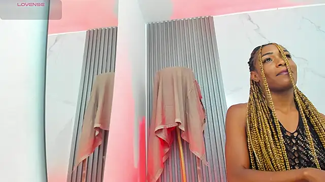 Snapshot of kiaratentation chatting on 10-08-25, 12:30 kiaratentation online show from 10-08-25, 12:30