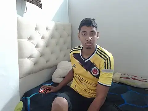 Snapshot of andriu_1425 chatting on 09-08-25, 08:19 andriu 1425 online show from 09-08-25, 08:19