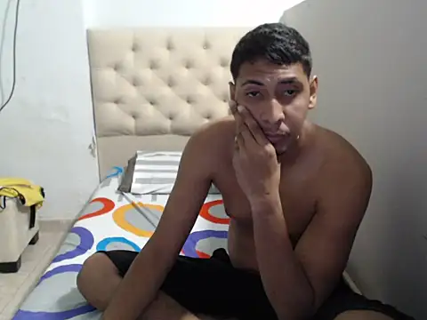 Snapshot of andriu_1425 chatting on 09-11-25, 10:54 andriu 1425 online show from 09-11-25, 10:54