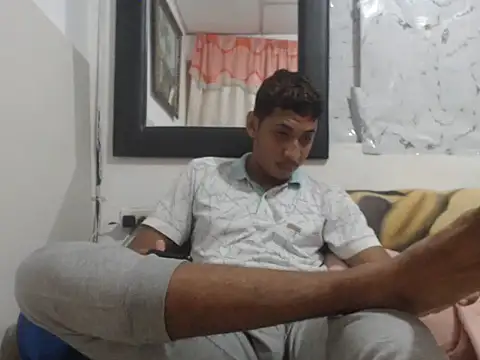 Snapshot of andriu_1425 chatting on 09-26-25, 05:22 andriu 1425 online show from 09-26-25, 05:22