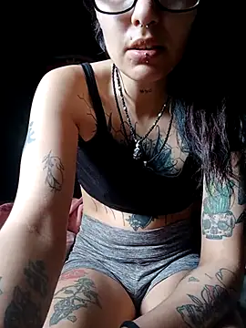 Snapshot of Darkw1tch chatting on 10-16-25, 11:22 Darkw1tch online show from 10-16-25, 11:22