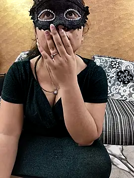 Iampriyaaa15 online show from 01-13-26, 07:35