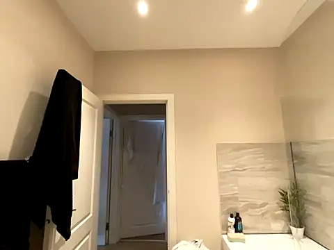 FrancescaXO online show from 10-16-25, 01:23