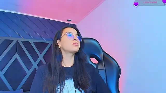 zoe martins  online show from 04-24-26, 05:15