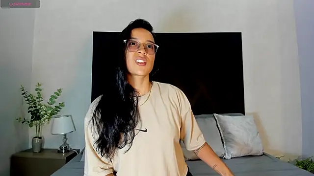 zoe martins  online show from 06-09-26, 05:35